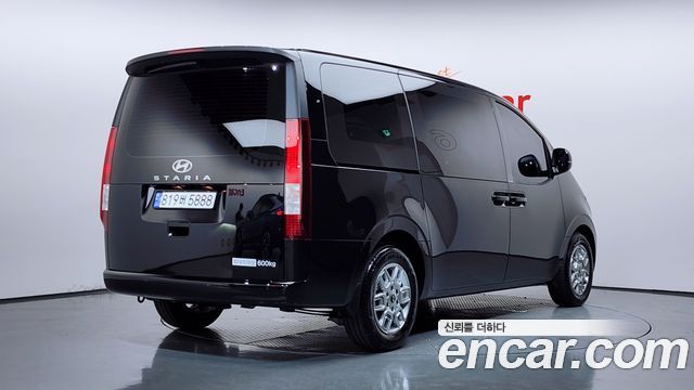 Hyundai Staria 2025 — photo 2