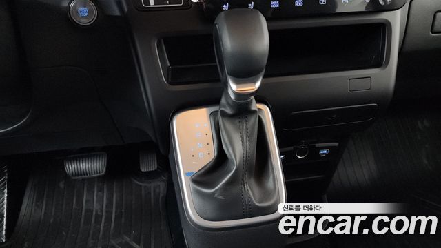 Hyundai Staria 2025 — photo 12