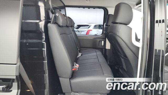 Hyundai Staria 2025 — photo 17