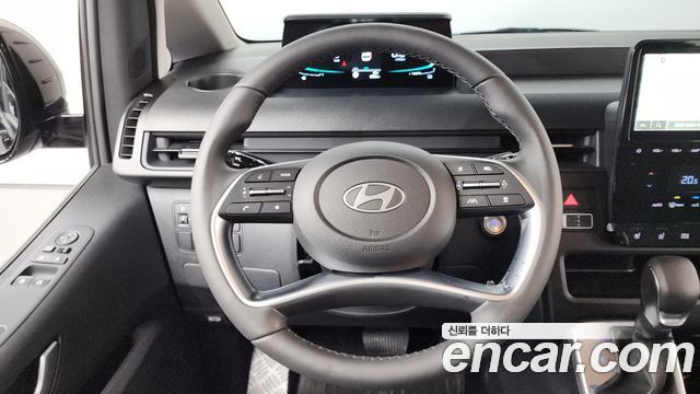 Hyundai Staria 2025 — photo 19