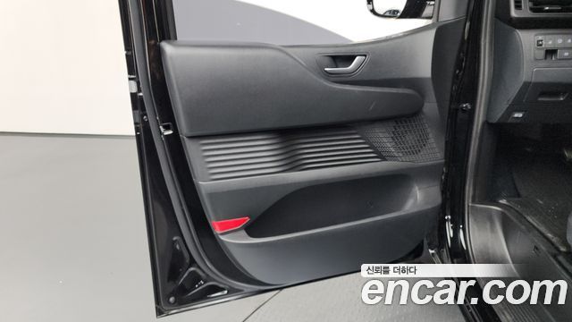 Hyundai Staria 2025 — photo 15