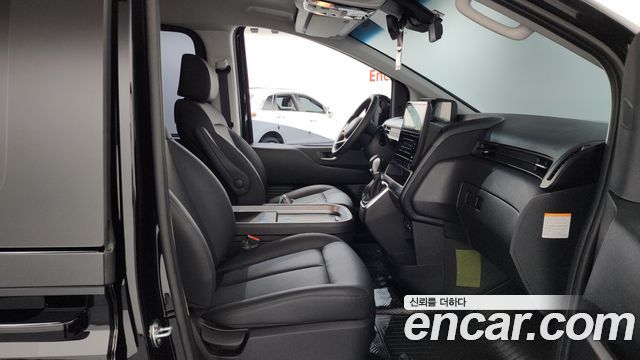 Hyundai Staria 2025 — photo 16