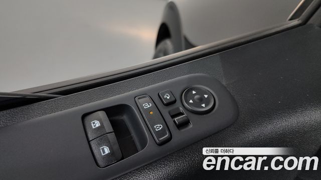 Hyundai Staria 2025 — photo 30