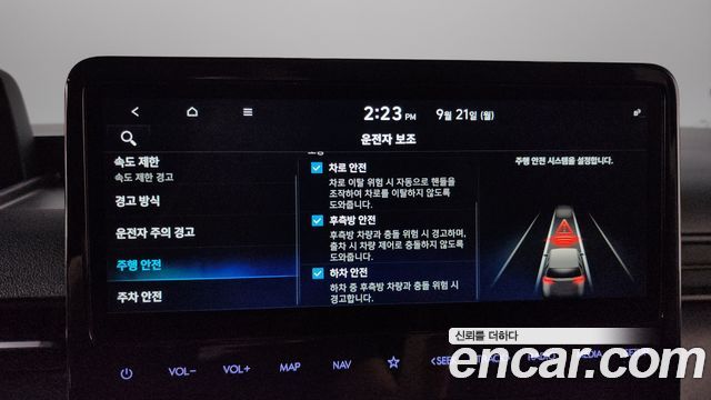Hyundai Staria 2025 — photo 32