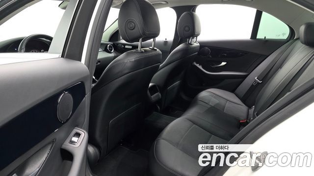 Mercedes-Benz C-Class 2017 — photo 11