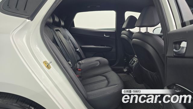 Kia K5 2017 — photo 17