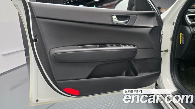 Kia K5 2017 — photo 14