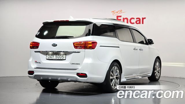 Kia Canival 2019 — photo 3
