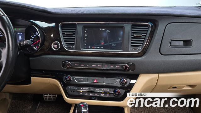 Kia Canival 2019 — photo 12