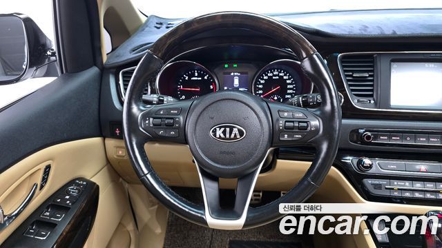 Kia Canival 2019 — photo 18