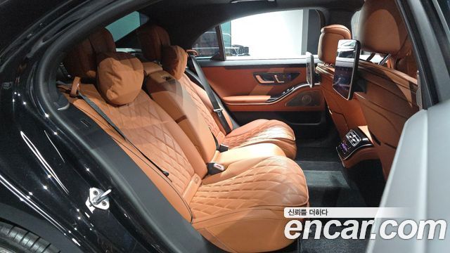 Mercedes-Benz S-Class 2023 — photo 17
