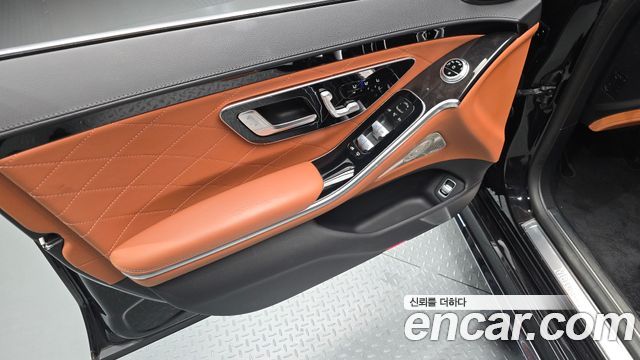 Mercedes-Benz S-Class 2023 — photo 14