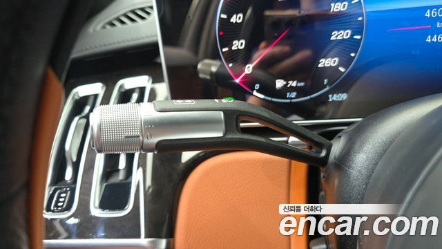 Mercedes-Benz S-Class 2023 — photo 30