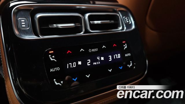 Mercedes-Benz S-Class 2023 — photo 32