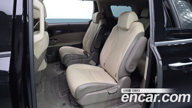 Kia Canival 2023 — photo 17