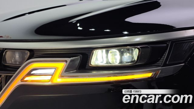 Kia Canival 2023 — photo 8