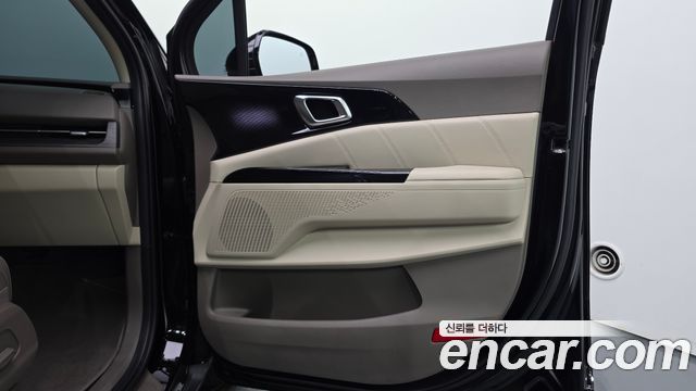 Kia Canival 2023 — photo 15