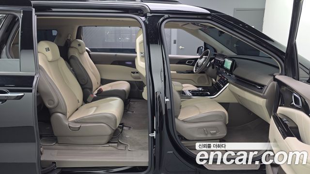 Kia Canival 2023 — photo 16