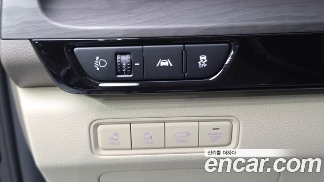Kia Canival 2023 — photo 28