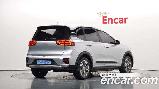 Kia Niro 2023 — photo 2