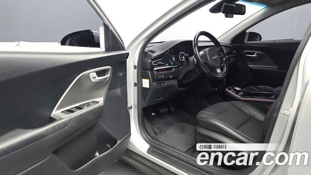 Kia Niro 2023 — photo 13