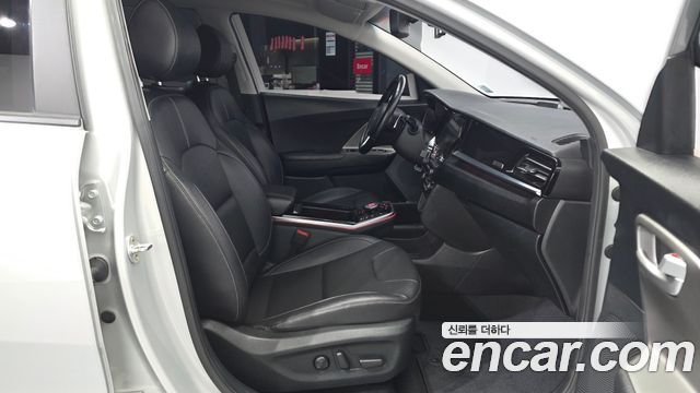 Kia Niro 2023 — photo 17