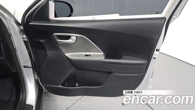 Kia Niro 2023 — photo 14