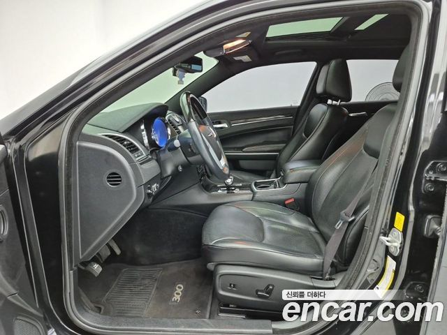 Chrysler 300C 2014 — photo 11