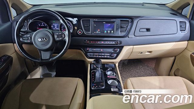 Kia Canival 2015 — photo 7