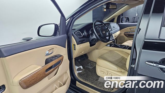 Kia Canival 2015 — photo 10