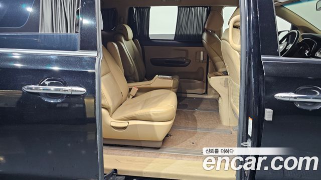 Kia Canival 2015 — photo 11
