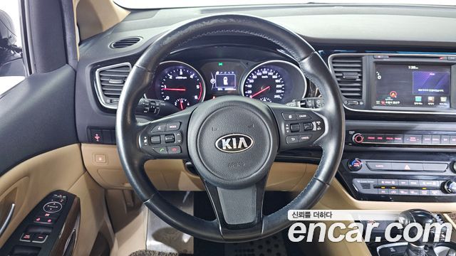 Kia Canival 2015 — photo 12