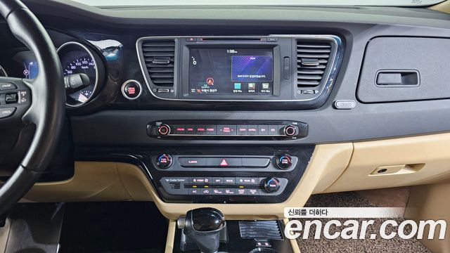 Kia Canival 2015 — photo 13