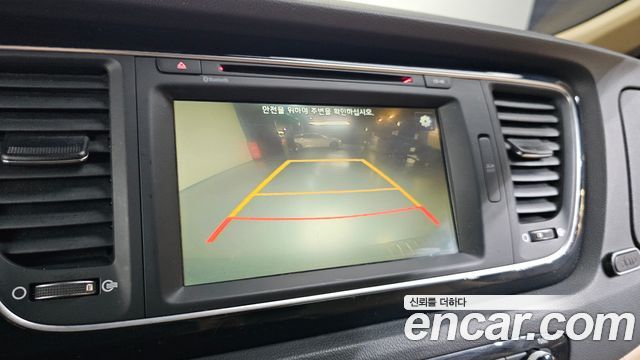 Kia Canival 2015 — photo 14