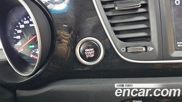 Kia Canival 2015 — photo 17