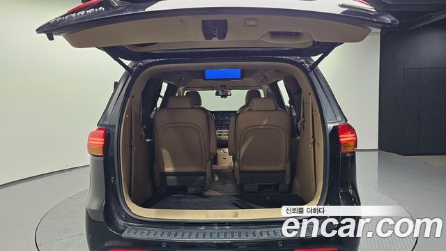 Kia Canival 2015 — photo 20