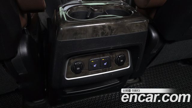Hyundai Starex 2019 — photo 17