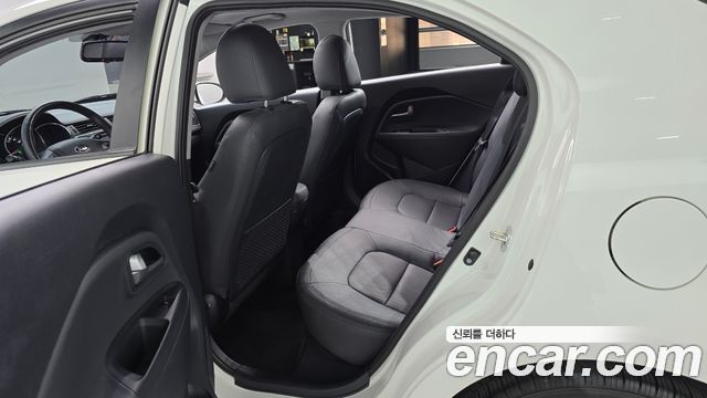 Kia pride 2014 — photo 11