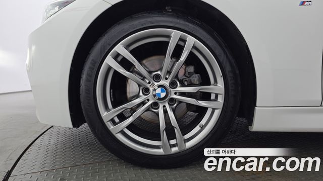 BMW 3-Series 2018 — photo 5
