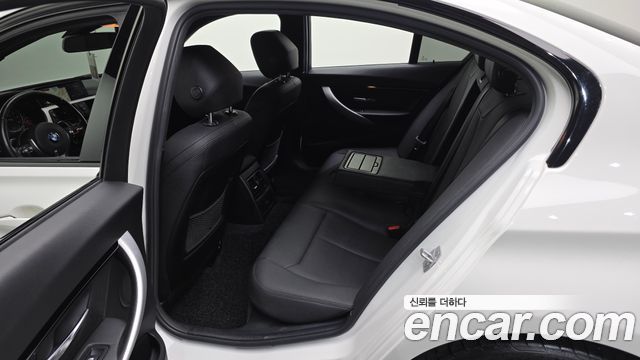 BMW 3-Series 2018 — photo 18