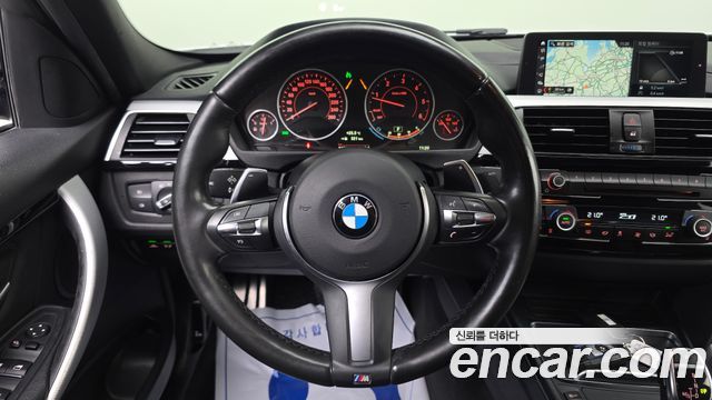 BMW 3-Series 2018 — photo 20