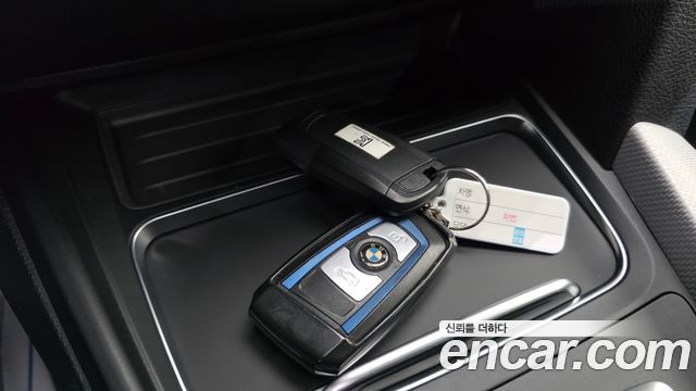 BMW 3-Series 2018 — photo 22