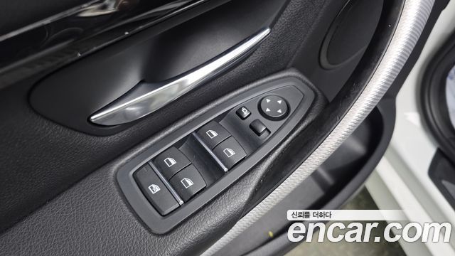 BMW 3-Series 2018 — photo 27