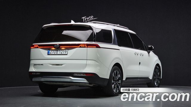 Kia Canival 2021 — photo 2