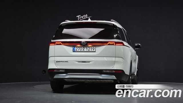 Kia Canival 2021 — photo 4