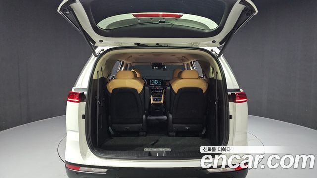 Kia Canival 2021 — photo 38