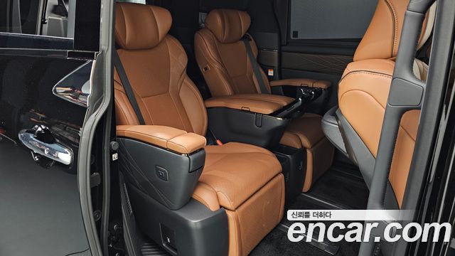 Toyota Alphard 2024 — photo 17