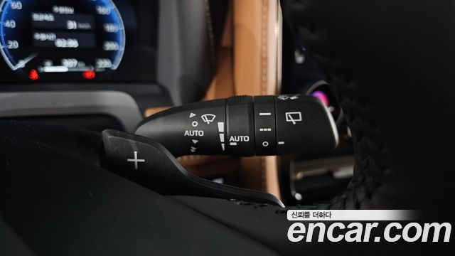 Toyota Alphard 2024 — photo 28