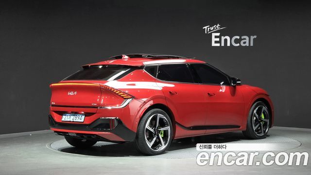 Kia EV6 2023 — photo 2