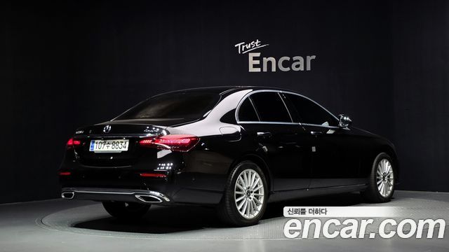 Mercedes-Benz E-Class 2022 — photo 2